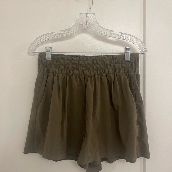 Vuori Pants - Vuori Gorpcore Athletic Loungewear Spring Activewear High Waist Olive Shorts